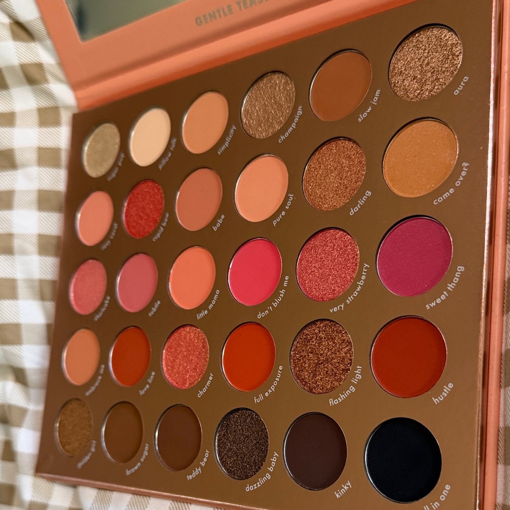 Kara Duo Peach Eyeshadow palette
